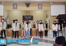Anggota UKM Musik Eufoni Hadiahkan Lagu Ciptaannya Pada Pelantikan Pengurus