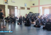 Dikonsep Lesehan, Mahasiswa PGSD Berhasil Adakan Workshop Keteateran