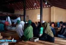 Dalam Nuansa Isra’ Mi’raj, UKM Pramuka Lakukan Ziarah Kubur
