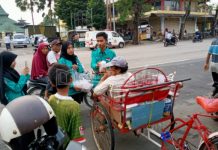 Berharap Berkah dan Solidaritas, HMP PGSD Gelar Bagi-bagi Takjil dan Buka Bersama