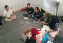 FOKUS: Panitia DJTL LPM Retorika saat melakukan rapat tindak lanjut, di sekretariat LPM Retorika. Selasa 15 Agustus 2023 (Rohman, Mediaretorika.com)