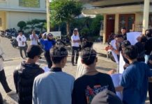Oknum Dosen Diduga Lakukan Asusila, Puluhan Mahasiswa Geruduk STKIP PGRI Sumenep